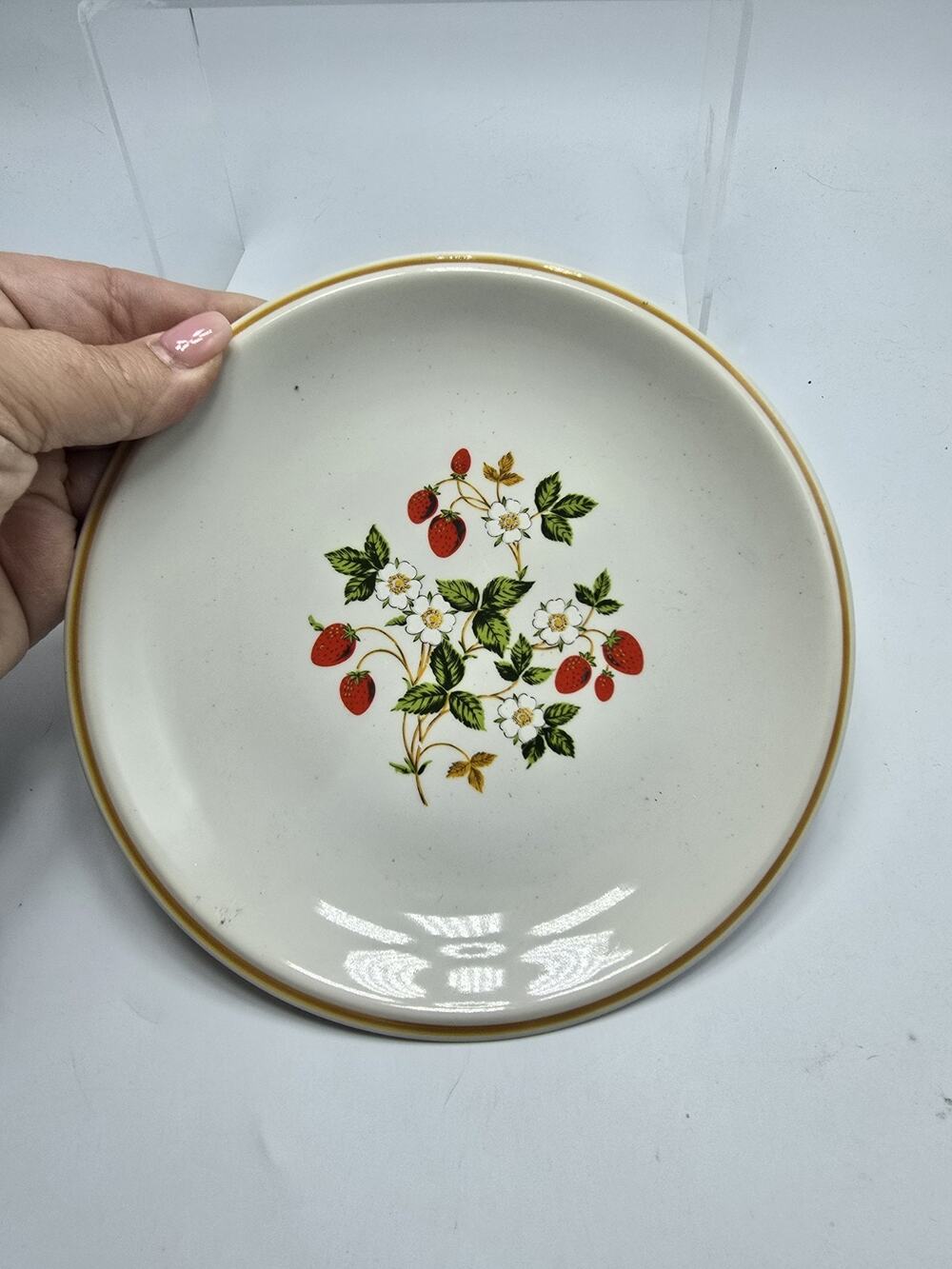 Vintage Strawberries N Cream Stoneware Bread & Butter Dessert Plate 6 3/4” Japan